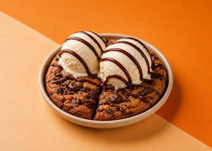 Chocolate Chip Skillet Cookies With Ice Cream