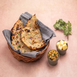 ALOO PARATHA WITH PLAIN CURD & PICKLE (P)