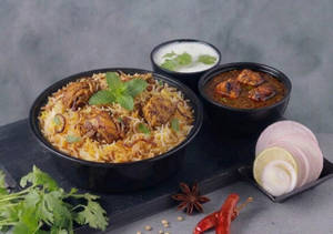 Hyderabadi Chicken Biryani With Gravy