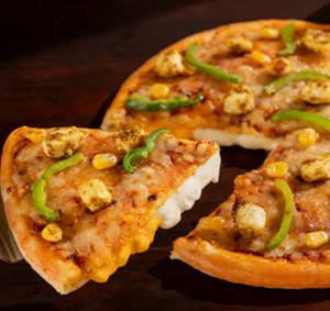 Paneer Tikka Pizza (chesse Blast)