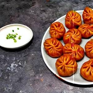 Spicy Schezwan Sauce Momos