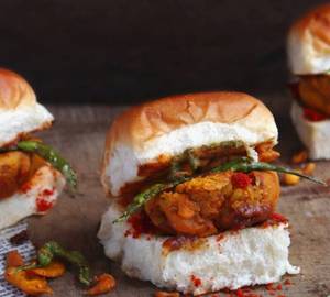 Butter vada pav