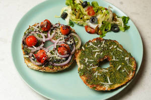 Tuscan Tomato Pesto Bagel