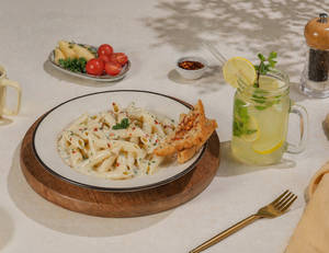 Any Alfredo Pasta [White Sauce] + Lemonade