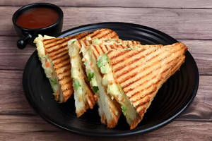 Veg Cheese Sandwich [1 Plate, 4 Pieces]