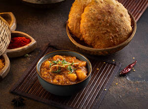 Bedmi Puri & Aloo (2 Pcs)