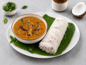 Puttu With Chicken Curry