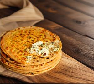 Paneer pratha with chutney
