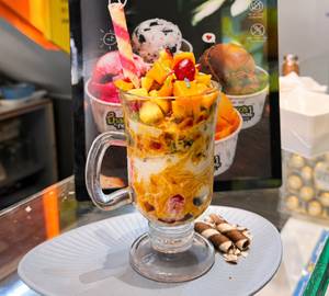 Fruit Overloaded Fun Sundaes