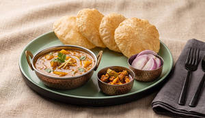 Desi Poori Sabzi (4 Pcs)