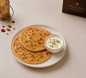 Paneer Pyaaz Parantha With Curd