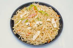 Paneer Hakka Noodles [Serves 1]