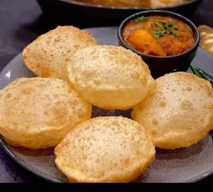 4 Pieces Luchi With Aloor Dum [2 Pieces]