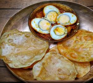 4 Pieces Luchi With Egg Kosha [2 Pieces]