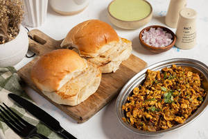 Dadar Station Bhurji Pao