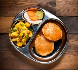 4 Puri+  Bhaji
