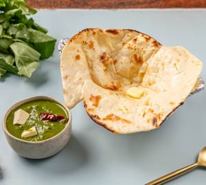 Butter Naan 1Pcs With Palak Paneer 180ML