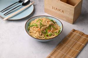 Hakka Noodles With Vegetable