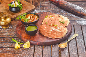 Bheega Khameeri Kulcha With Chole [1 Pc]