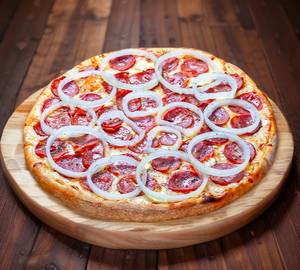 Fresh onion pizza