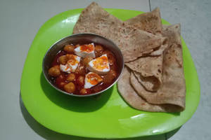 Paneer Masala With 3 Butter Paratha