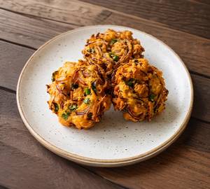 Onion Vada [3 Pieces- with coconut chutney]
