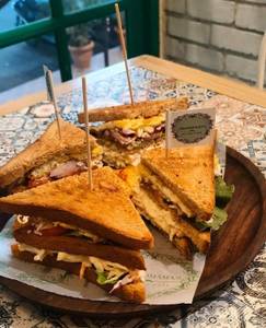 Chicken Club Sandwich (non-veg)