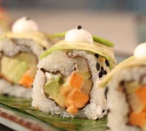 Delectable Sushi Rolls (6Pcs)
