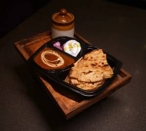 Tiffin-Dal Makhani+2 Laccha Paratha