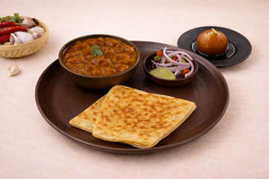 Classic Rajma Masala With Plain Wheat Paratha (2pcs) + Gulab Jamun (1pcs)