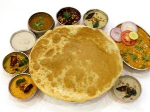Chole Bhatoora