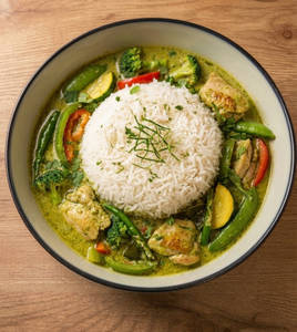 Thai Green Curry With Steamed Rice