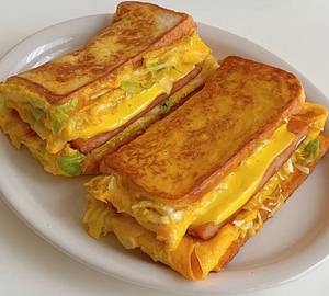 Cheese bread omelette