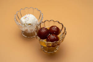 Gulab Jamun With Ice Cream