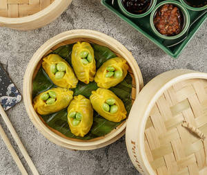 Wild Mushroom, Edamame, Cream Cheese & Truffle Oil (dimsum)