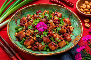 Lantern Chili And Peanuts Pork