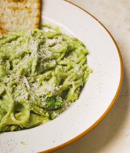 Spaghetti Pesto With Exotic Vegetables