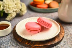 Vanilla Cream Macaron