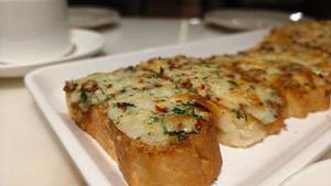 Cheese pull garlic bread
