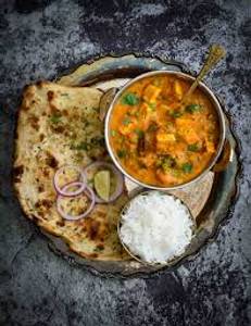 Thali 7(Matar Paneer+3 Butter Roti+Salad+Chutney)