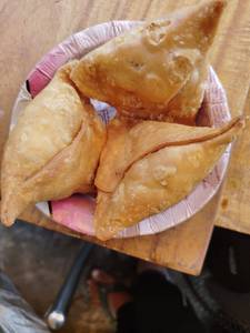 Samosa with special chtney [1 piece]
