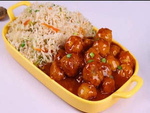 Fried Rice + Veg Manchurian (4 Pcs)