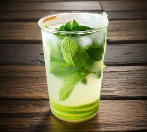 Lemon and mint mojito
