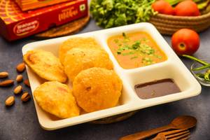 Club Kachori Sabji