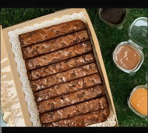 Freshly Baked Hot Walnut Fudge Brownie In Olive Oil [500 G]