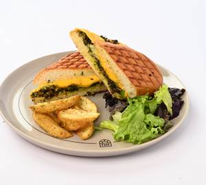 Mushroom & Spinach Cheese Melted Sandwich in Garlic Loaf