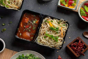 Vegetable Noodles + Chilli Paneer (4 Pcs)