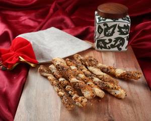 Masala Cheese Straws (70 Gm)