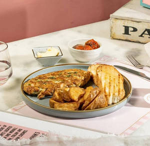 Smoked Chicken & Onion Omelette