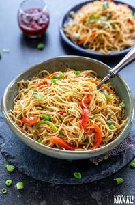 Veg Chilli Garlic Noodles [325 Grams]